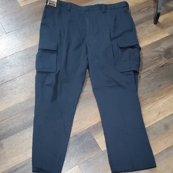 Roundtree & Yorke Blue Cargo Pants with Relaxed Fit - Picture 1 of 10